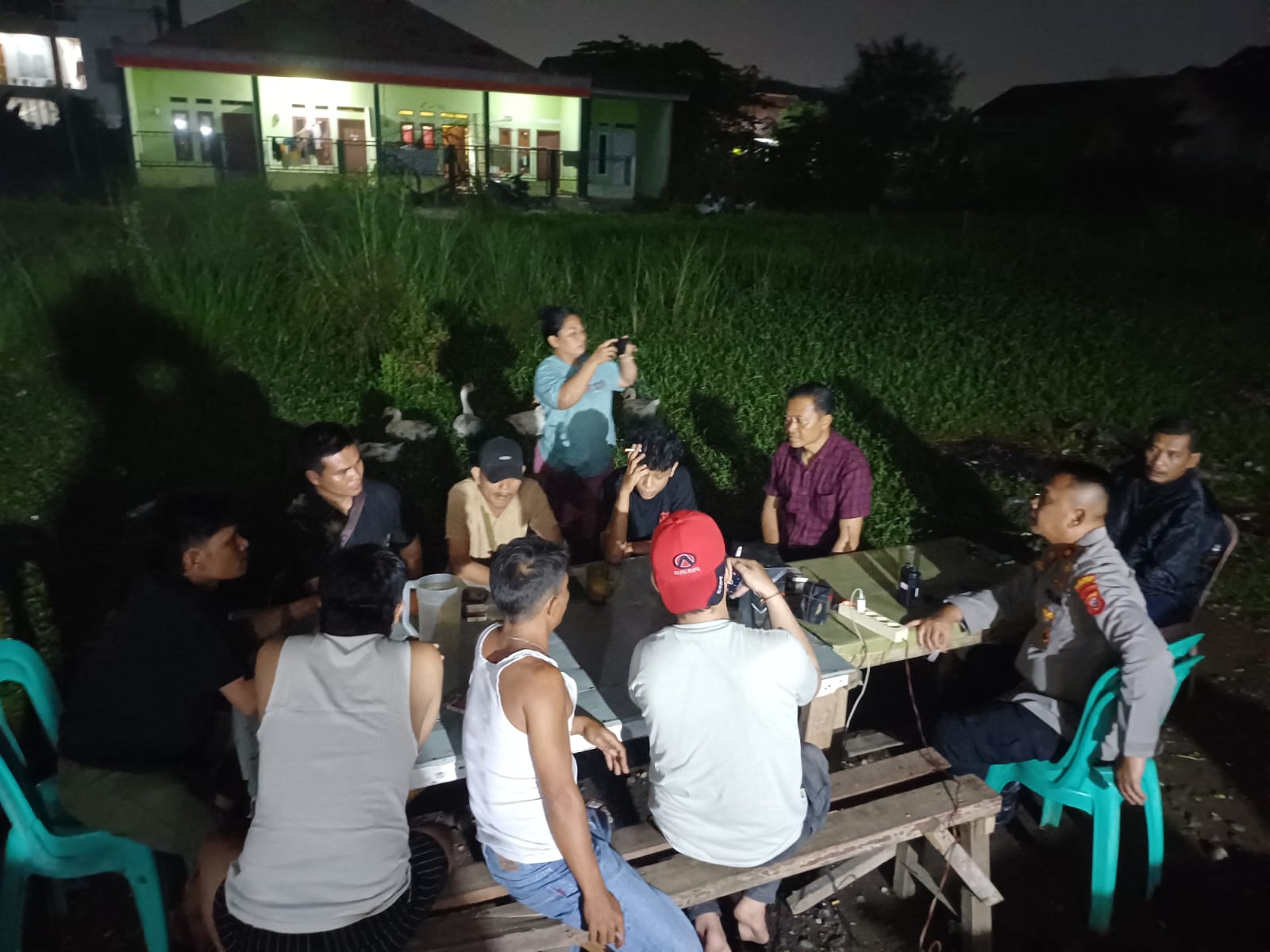 Saat Patroli KRYD Malam, Ini Yang disampaikan Kapolsek Klari Kepada Warga Yang Sedang Kumpul/Nongkrong