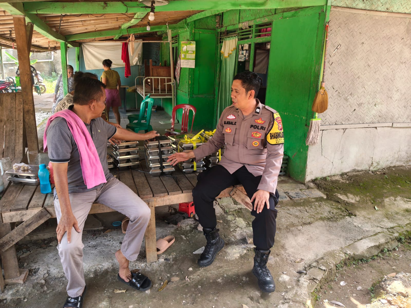 Bhabinkamtibmas Polsek Klari Patroli Humanis, Sambang Warga Dusun Manggabesar