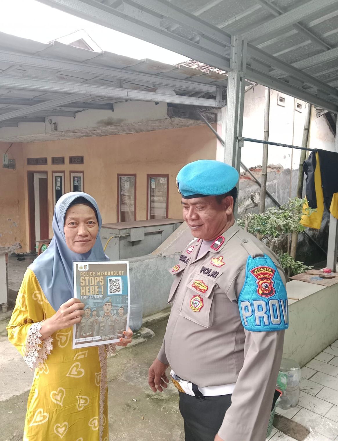 Polsek Banyusari Melaksanakan Sosialisasi QR Barcode ke Masyarakat Pengaduan Divisi Propam Polri Bidpropam Polda Jabar