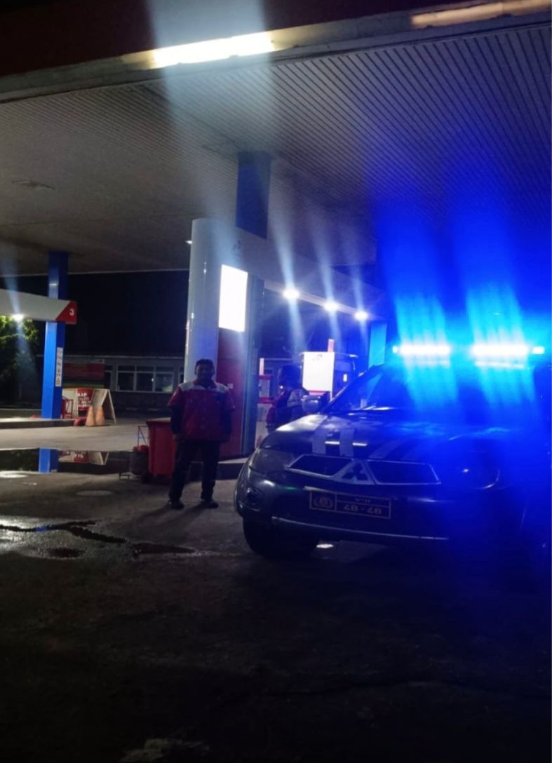 Kunjungi SPBU, Prekat Polsek Banyusari Berikan Rasa Aman