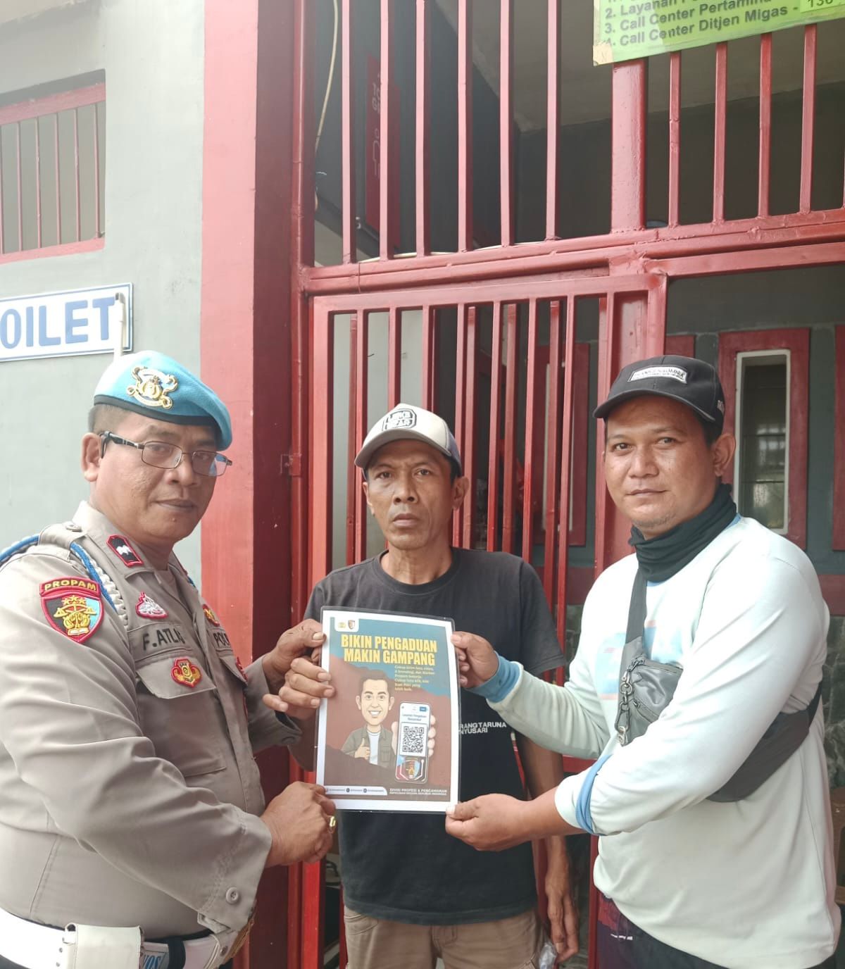 Polsek Banyusari Melaksanakan Sosialisasi QR Barcode ke Masyarakat Pengaduan Divisi Propam Polri Bidpropam Polda Jabar