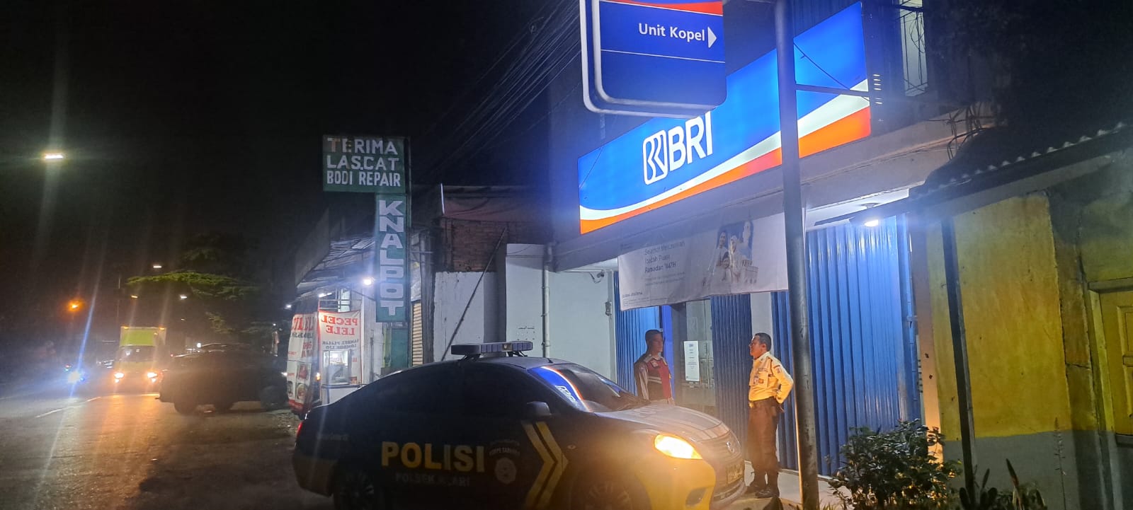 Samapta Polsek Klari Patroli Malam Kontrol Bank BRI Sampaikan Pesan Kamtibmas Kepada Security
