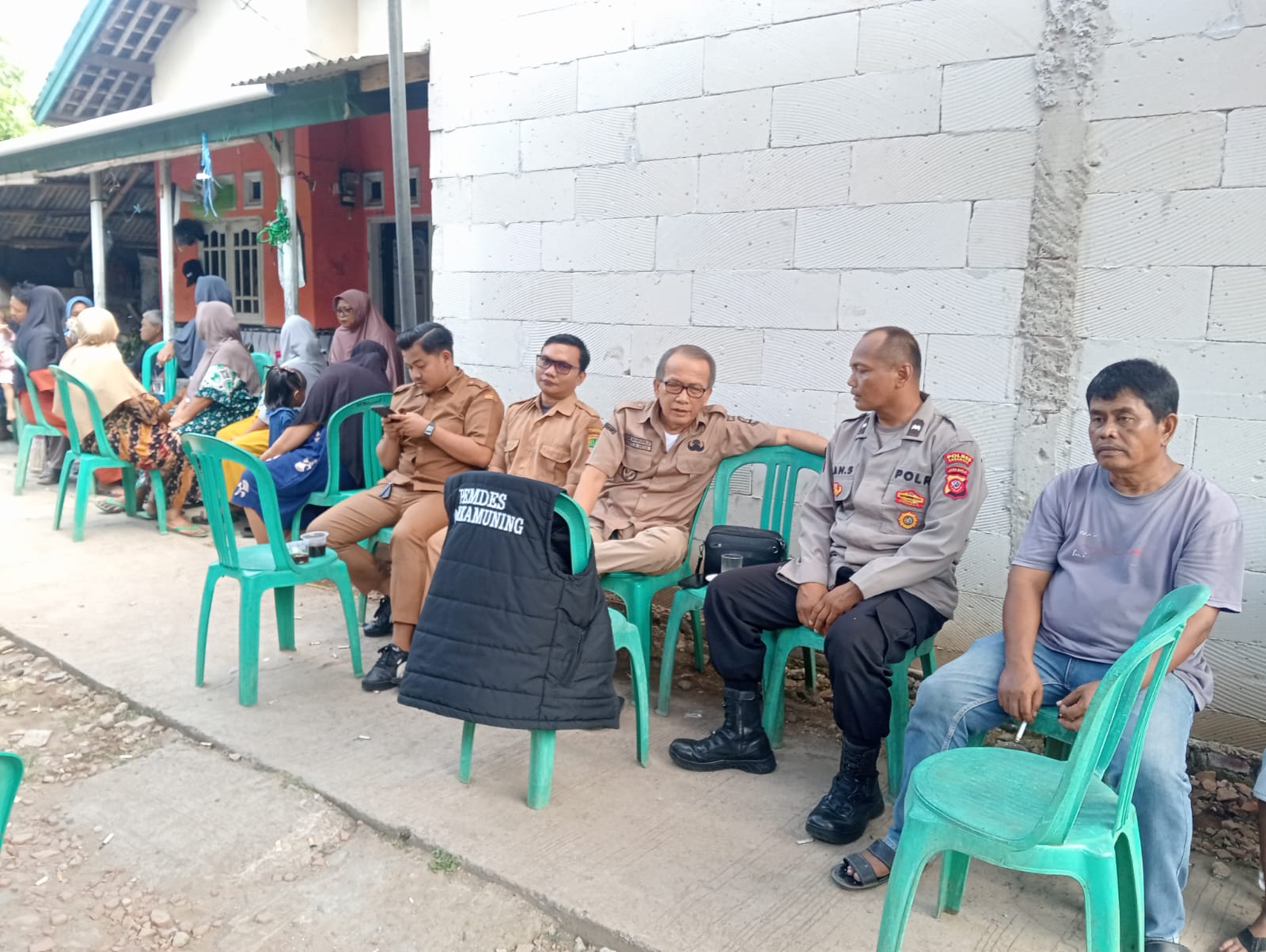 Bhabinkamtibmas Polsek Telagasari Sebar Himbauan Kamtibmas Saat Sambang Kepada Masyarakat Binaan ‎