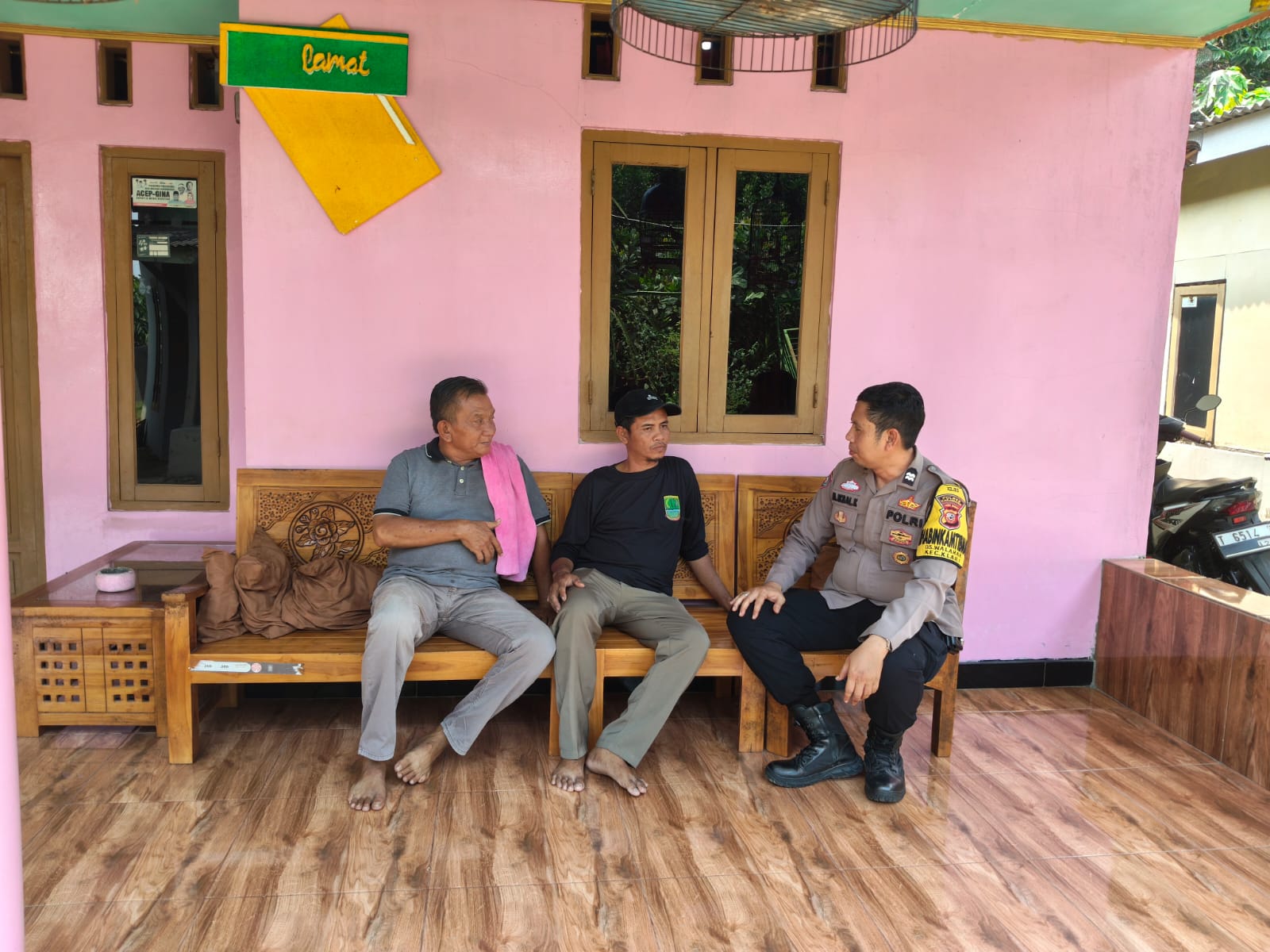 Bhabinkamtibmas Polsek Klari Terus Ingatkan Para Orangtua Awasi Aktifitas Anak Remajanya
