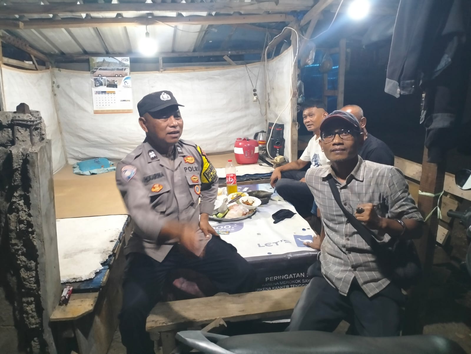 Bhabinkamtibmas Desa Anggadita Serap Keluhan Warga Saat Ngawangkong di Pos Ronda