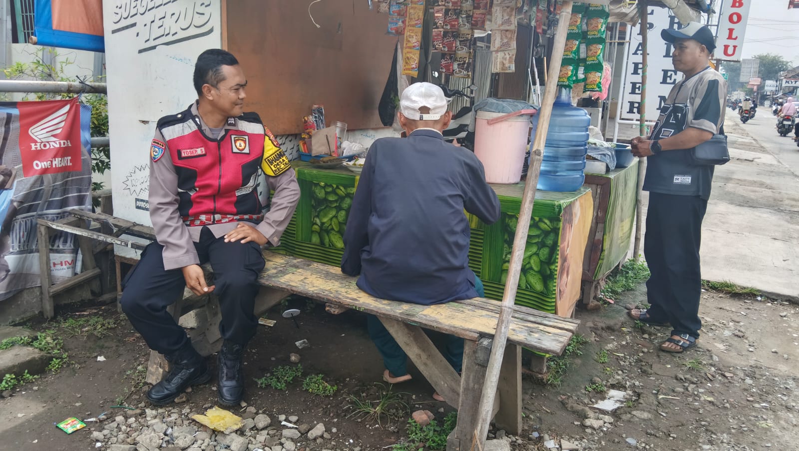 Bhabinkamtibmas Polsek Telagasari Himbau Warga Waspada Gukamtibmas