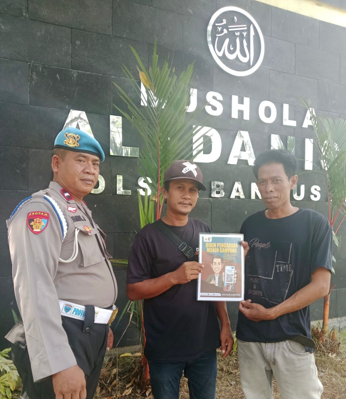 Polsek Banyusari Melaksanakan Sosialisasi QR Barcode ke Masyarakat Pengaduan Divisi Propam Polri Bidpropam Polda Jabar