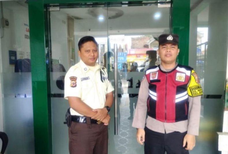 Kunjungi Kantor Pegadaian Gempol Patroli Prekat Polsek Banyusari di Siang Hari