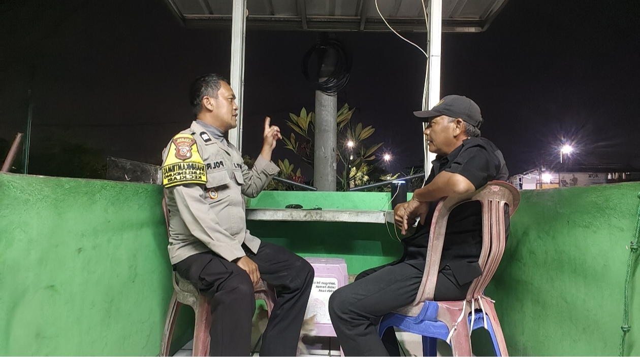 Bhabinkamtibmas Desa Belendung Patroli Dialog, Sambangi Poskamling Perumahan Grand Permata