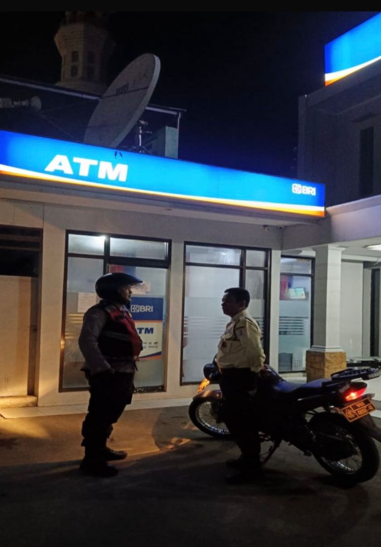 Kunjungi Bank BRI Gempol Patroli Prekat Polsek Banyusari di Malam Hari