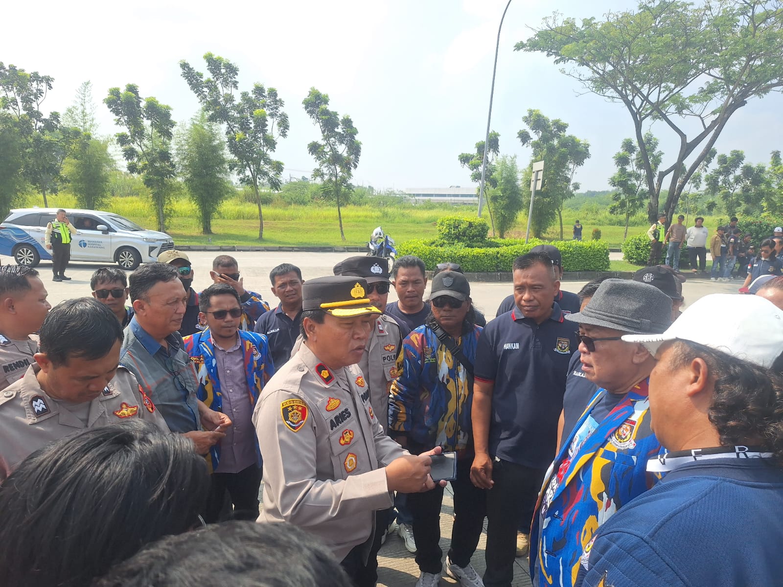 Polsek Teluk Jambe Timur Kawal Audiensi LSM NKRI di PT Kao Indonesia, Bahas Pengelolaan Limbah B3