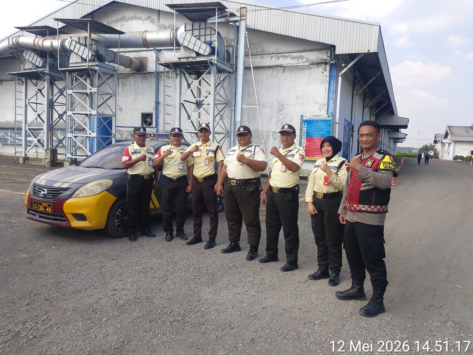 Personel Polsek Klari Berikan Binluh Kamtibmas kepada Anggota Security