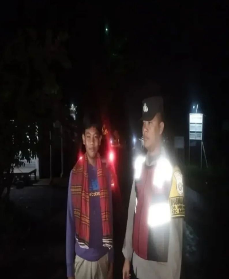 Bhabinkamtibmas Ikut Serta Dalam Giat Ronda Bersama Warga