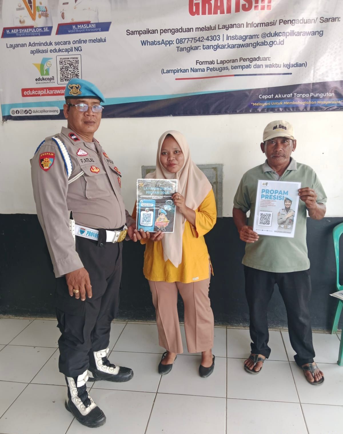 Polsek Banyusari Melaksanakan Sosialisasi QR Barcode ke Masyarakat Pengaduan Divisi Propam Polri Bidpropam Polda Jabar