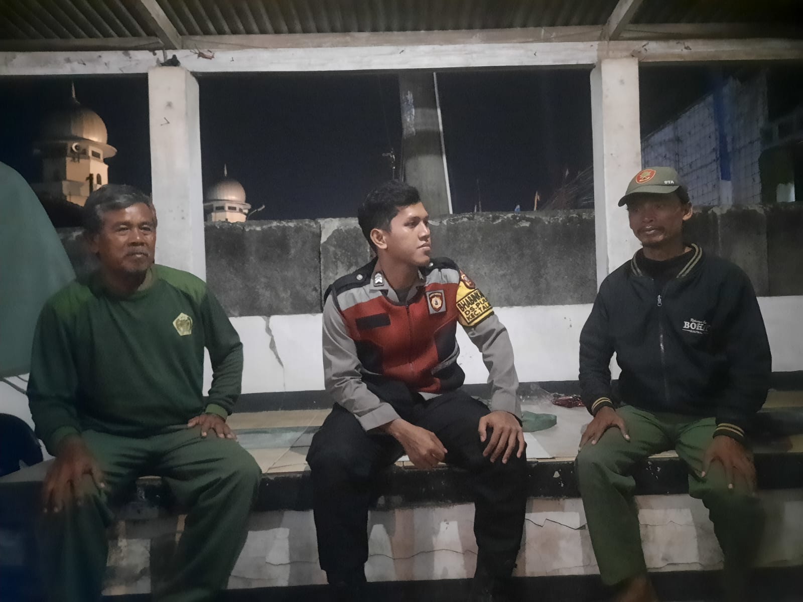 Bhabinkamtibmas Polsek Telagasari Gencar Lakukan Siskamling Bersama Warga Untuk Antisipasi Gukamtibmas