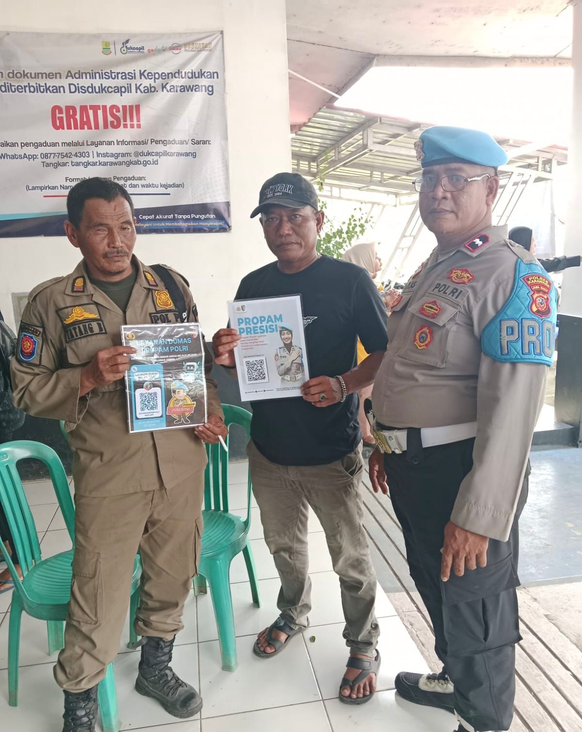 Polsek Banyusari Melaksanakan Sosialisasi QR Barcode ke Masyarakat Pengaduan Divisi Propam Polri Bidpropam Polda Jabar