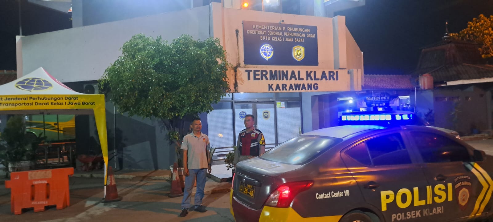 Pastikan Terminal Bus Aman, Personil Polsek Klari Lakukan Patroli Malam