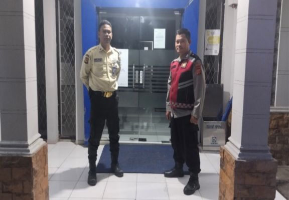 Kunjungi Bank BRI Gempol Patroli Prekat Polsek Banyusari di Malam Hari