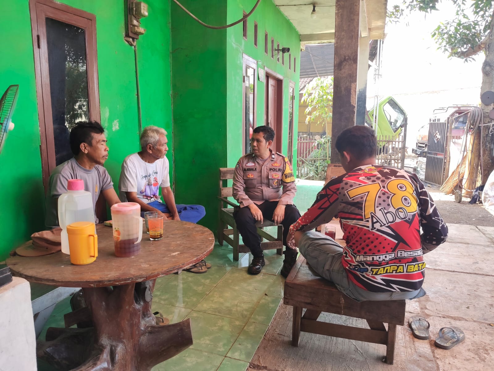 Bhabinkamtibmas Desa Walahar Laksanakan Patroli Sambang dialogis Bersama warga binaan