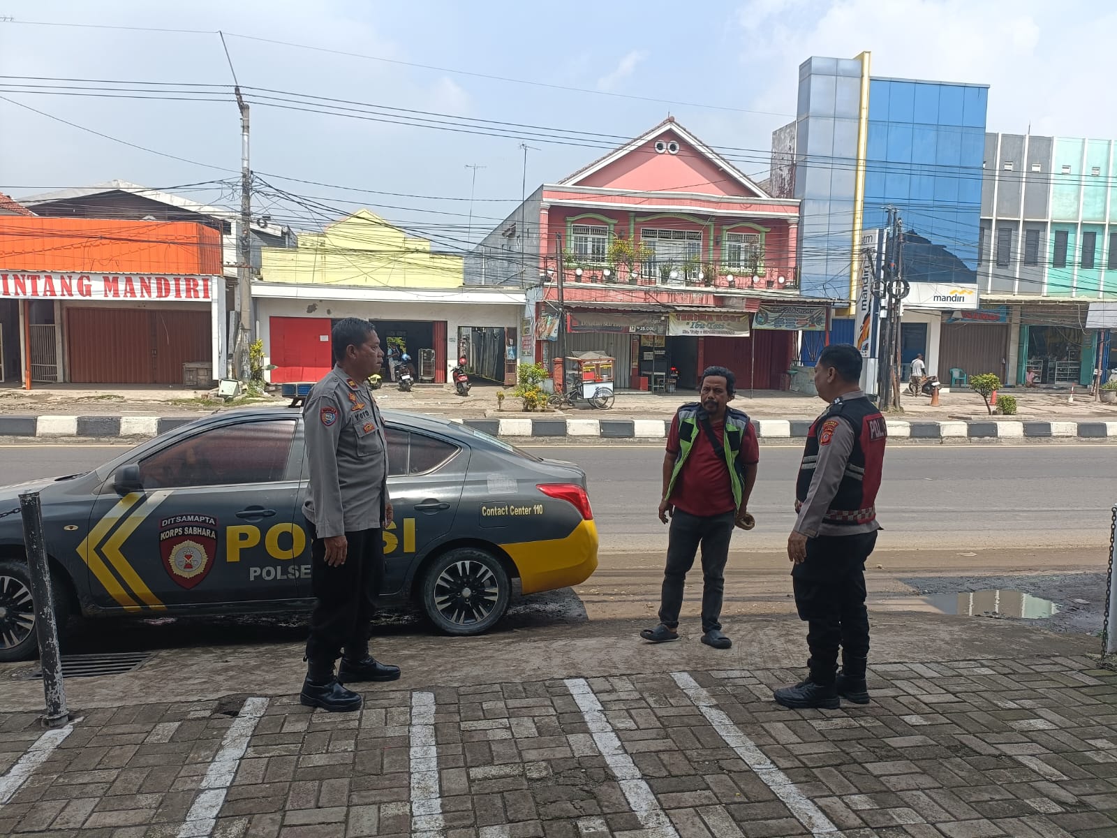 Piket Pawas Bersama Anggota Patroli Polsek Klari Laksanakan Patroli Sambang Warga