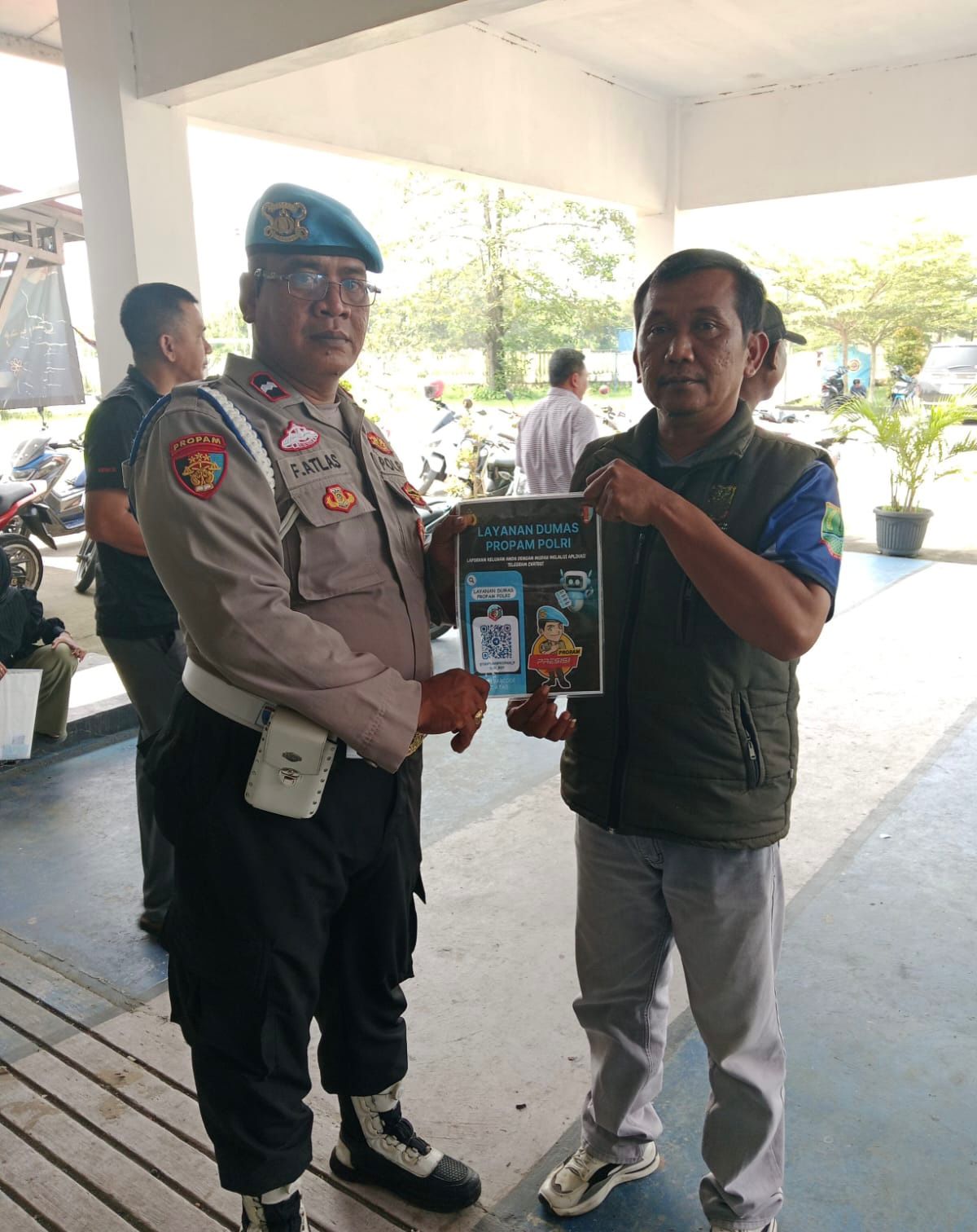 Polsek Banyusari Melaksanakan Sosialisasi QR Barcode ke Masyarakat Pengaduan Divisi Propam Polri Bidpropam Polda Jabar