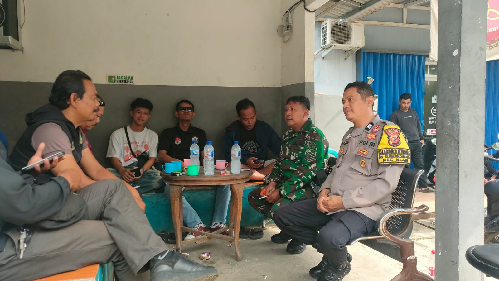 POLRI dan TNI Sambangi Warga Desa Sumurkondang, Sampaikan Pesan Kamtibmas