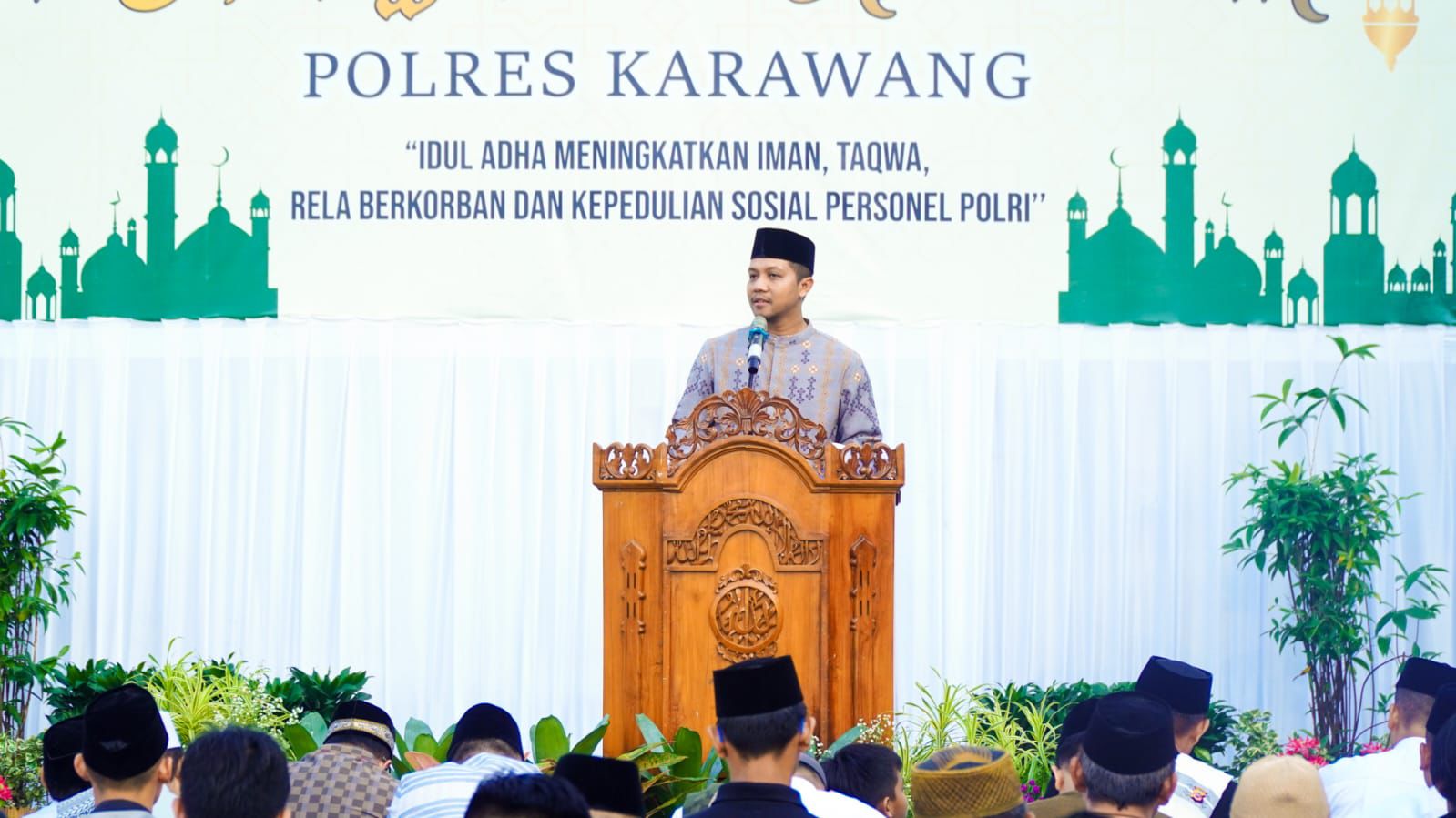 Polres Karawang Gelar Sholat Idul Adha 1447 H, Kapolres Tekankan Nilai Pengorbanan dan Kepedulian Sosial Anggota Polri