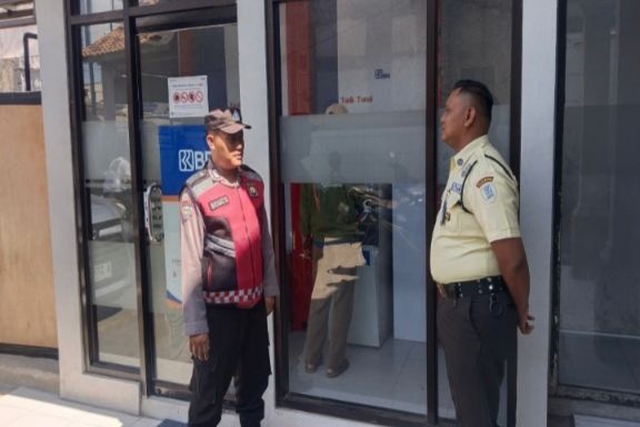 Kunjungi Bank BRI Gempol Patroli Prekat Polsek Banyusari di Siang Hari