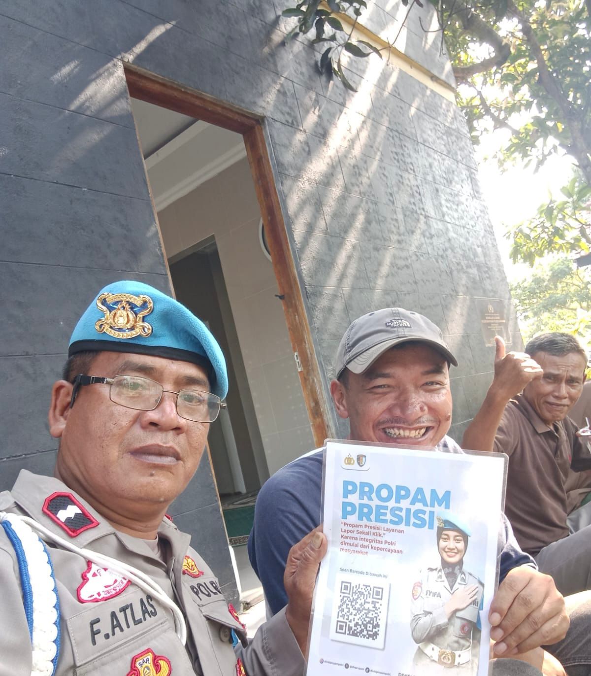 Polsek Banyusari Melaksanakan Sosialisasi QR Barcode ke Masyarakat Pengaduan Divisi Propam Polri Bidpropam Polda Jabar