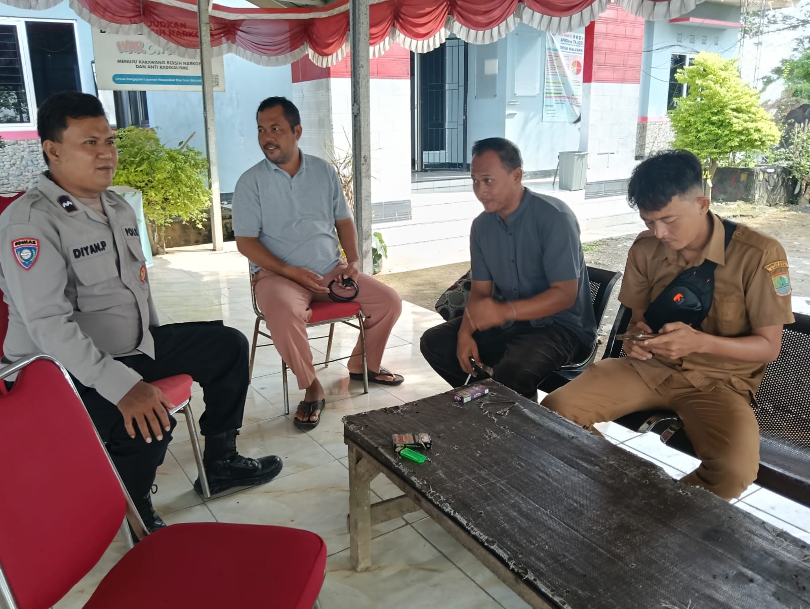 Bhabinkamtibmas Polsek Telagasari Sampaikan Himbauan Pencegahan Kenakalan Remaja Kepada Masyarakat