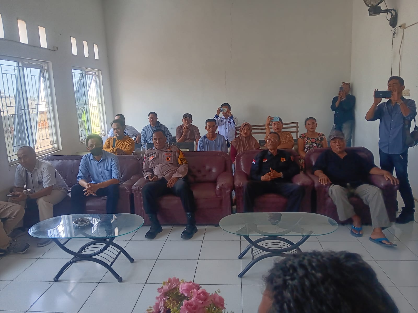 Bhabinkamtibmas Polsek Telagasari Dampingi Kegiatan Mediasi Masyarakat Binaan