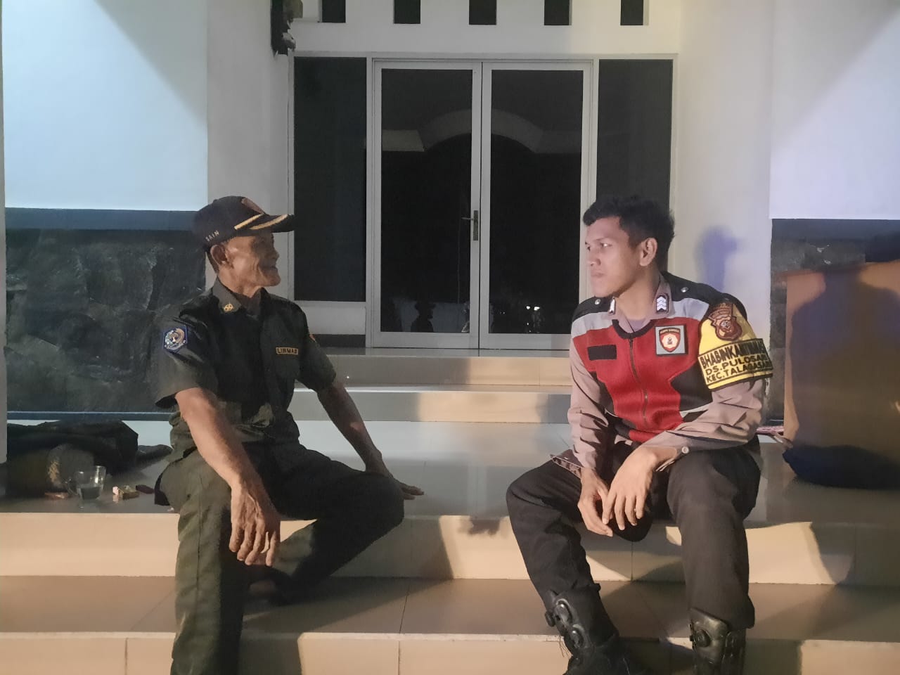 Bhabinkamtibmas Polsek Telagasari Gencar Lakukan Siskamling Bersama Warga Untuk Antisipasi Gukamtibmas