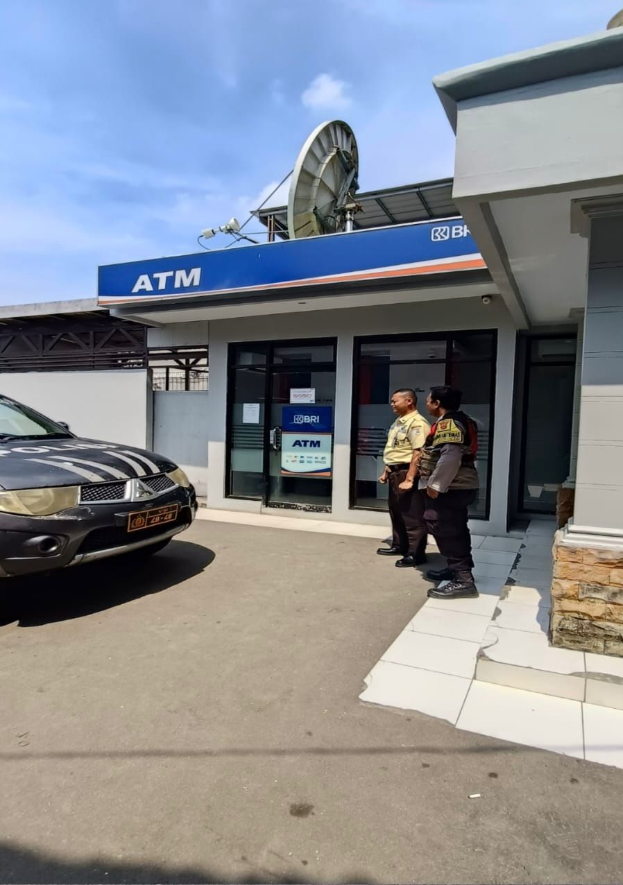 Kunjungi Bank BRI Gempol Patroli Prekat Polsek Banyusari di Saiang Hari
