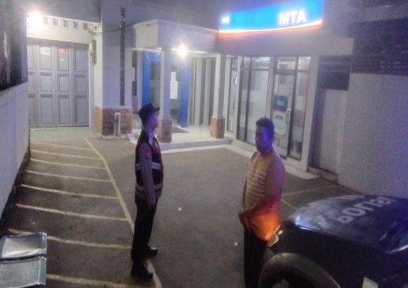 Kunjungi Bank BRI Gempol Patroli Prekat Polsek Banyusari di Malam Hari