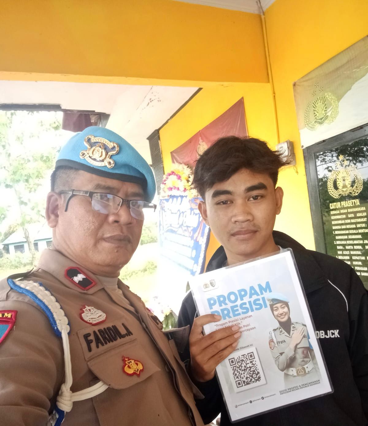Polsek Banyusari Melaksanakan Sosialisasi QR Barcode ke Masyarakat Pengaduan Divisi Propam Polri Bidpropam Polda Jabar