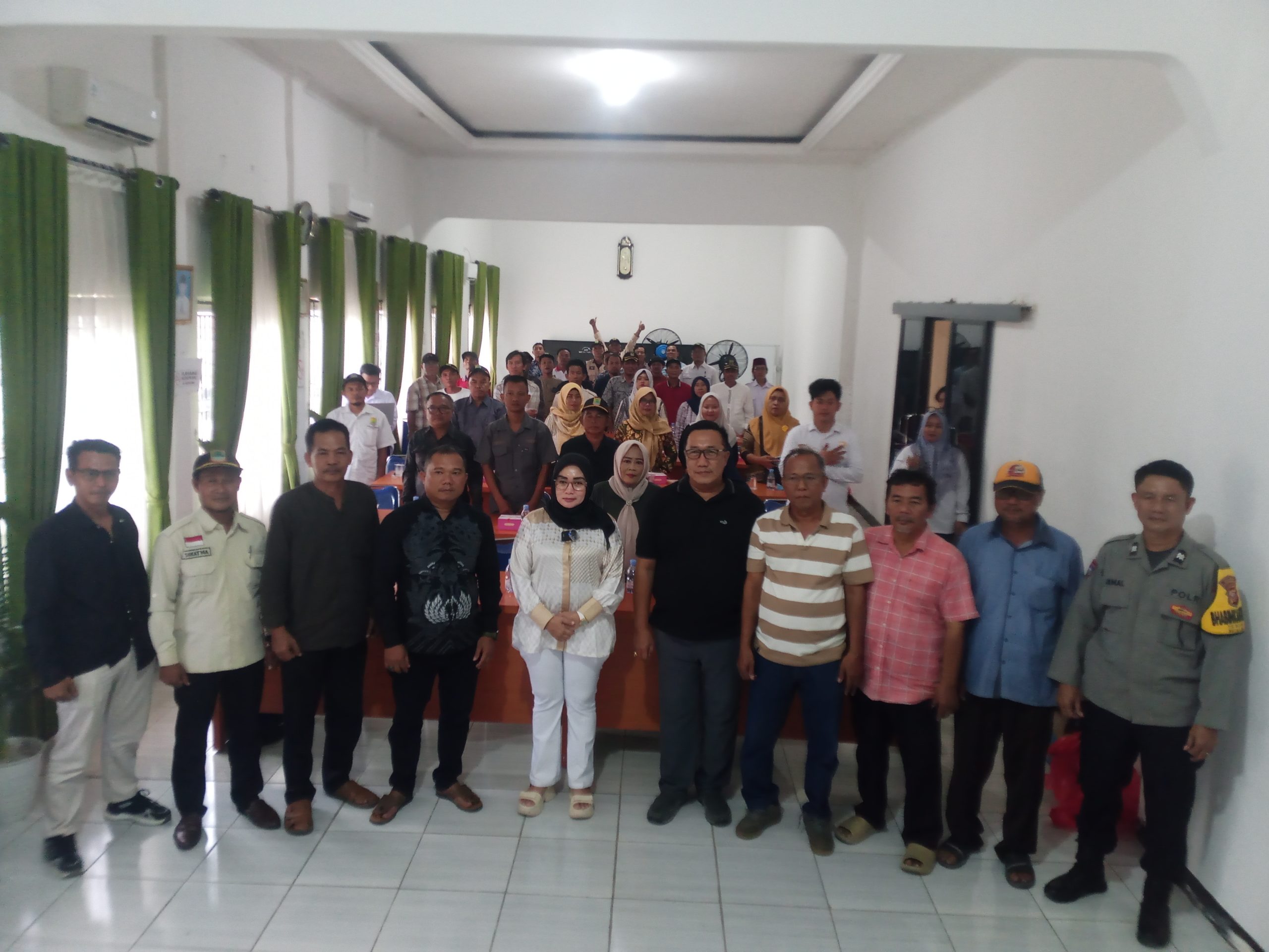 Bhabinkamtibmas Polsek Klari Hadiri Kegiatan DPRD Jabar Dalam Rangka Pengawasan dan Sosialisasi Pilkades Berbasis Digital