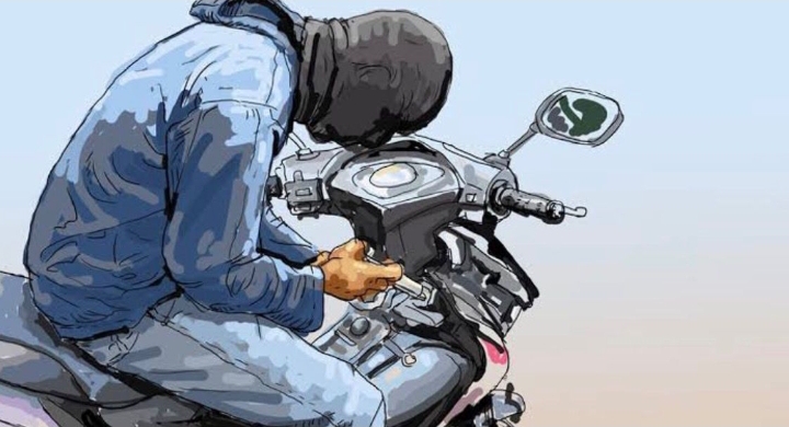 Lupa Cabut Kunci, Pencuri Motor di Cikampek Tertangkap Basah Saat Dorong Hasil Curi