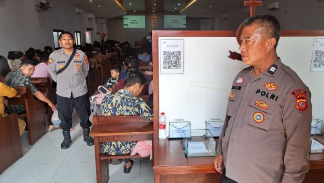Polsek Klari Giat Pengamanan, Pastikan Ibadah Umat Nasrani di Gereja HKBP Sultan Mazmur Berjalan Aman