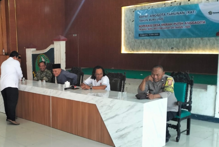 Bhabinkamtibmas Desa Anggadita Hadiri Rapat Minggon, Bahas Kamtibmas hingga Antisipasi Kejahatan