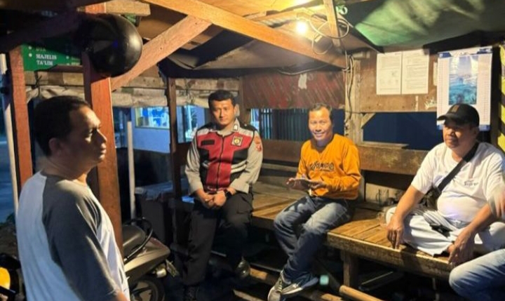 Patroli KRYD Polsek Telukjambe Barat Sasar Ojek Pangkalan, Imbau Waspada Saat Mencari Penumpang di Malam Hari