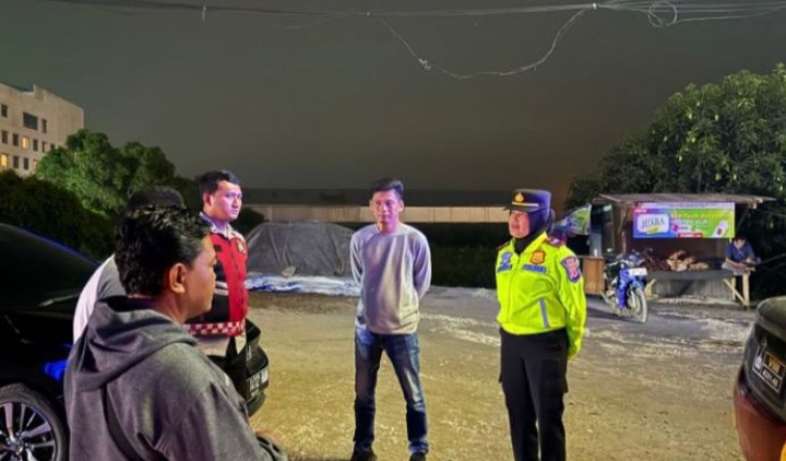Patroli Gukamtibmas Pasca Nobar Persib vs PSM, Kapolsek Pimpin KRYD Malam di Jalan Interchange Karawang Barat