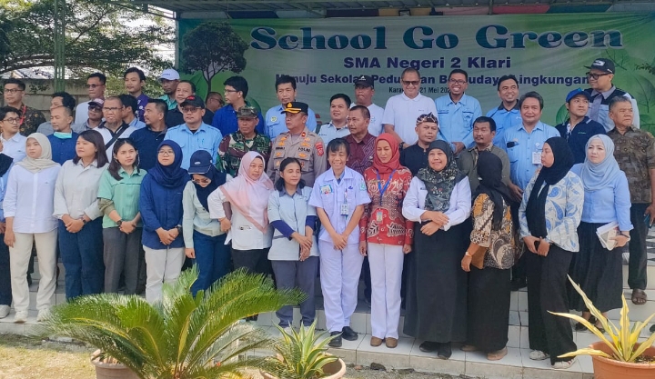 Kapolsek Klari Bersama Muspika Hadiri Penanaman Pohon “School Go Green” di SMAN 2 Klari