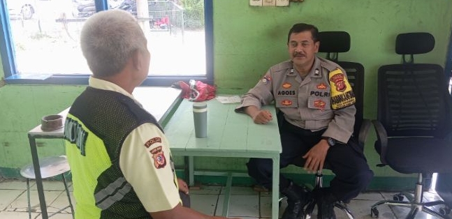 Patroli Humanis, Anggota Bhabinkamtibmas Polsek Telukjambe Barat Sambangi PT Envicon Ekatama ‎