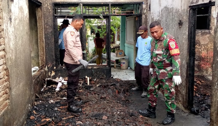 Sinergitas TNI-Polri dan Warga Perumahan Desa Karanganyar Gelar Jumat Bersih