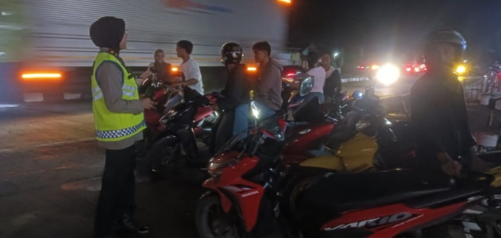 Pasca Nobar Persib Melawan Persijap, Kapolsek Jatisari Terjun Langsung Pengamanan Konvoi Supporter