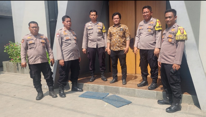 Polsek Klari Amankan Kebaktian Minggu di Gereja HKBP Sultan Mazmur, Situasi Kondusif