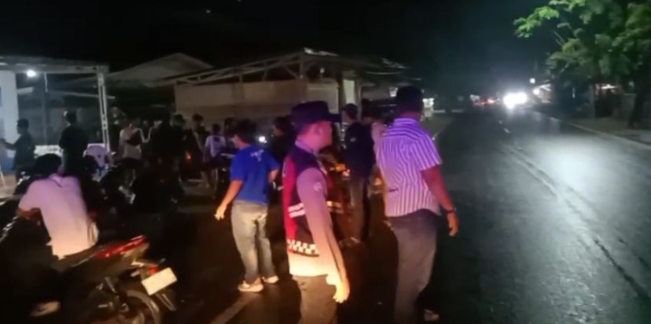 Anggota Polsek Banyusari Monitoring Sekaligus Pengamanan Supporter Viking Bandung
