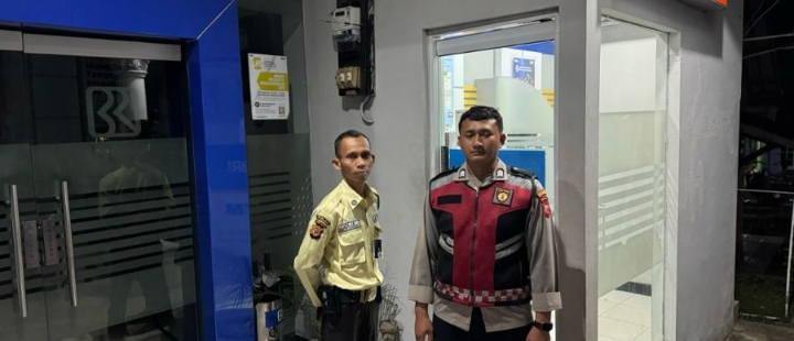 Personil Polsek Telukjambe Barat Patroli Cek Mesin ATM, Antisipasi Pencurian