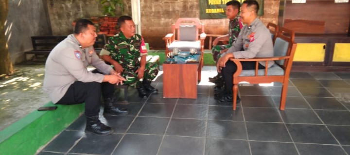 Polsek Jatisari Jalin Silaturahmi Dengan Sambangi Mako Koramil Jatisari ‎