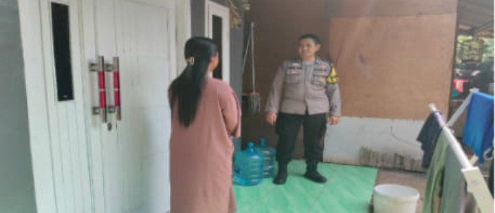 Bhabinkamtibmas Desa Walahar Edukasi Pencegah TPPO dan Penipuan Online Kepada Warga